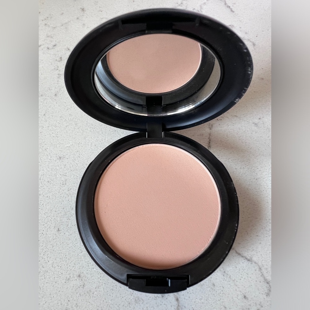 MAC Studio Fix powder plus foundation